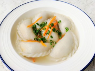 30、芋饺,出锅装盘再撒点葱花装饰一下，可以吃啦