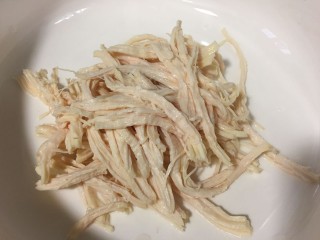 6、手撕鸡胸肉,鸡胸肉手撕细丝
