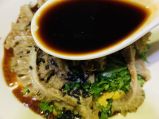 15、凉拌牛肚,加葡萄醋;