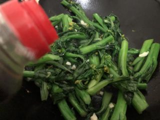 11、清炒菜心,再下生抽
