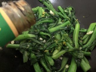 12、清炒菜心,下蚝油翻匀起锅（整过程三分钟左右）