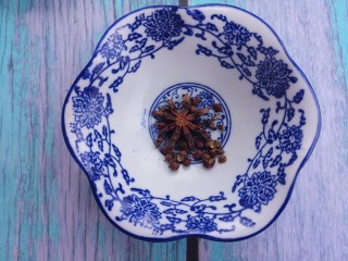 12、鹌鹑蛋炖凤爪,八角和花椒