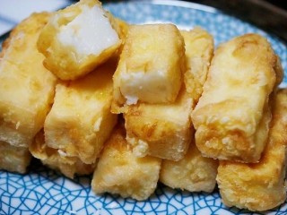 5、炸鲜奶,出锅，炸鲜奶完成.