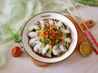 16、麻辣魔芋,将料汁浇到魔芋盘子里 吃的时候拌一拌 麻辣鲜香很美味