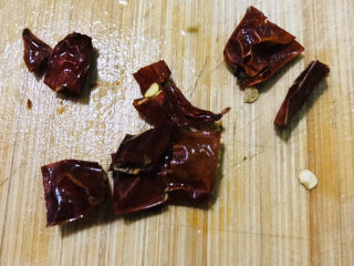 4、彩椒椒盐虾,干小米辣切圈