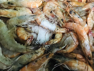 11、彩椒椒盐虾,放盐