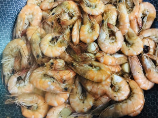 13、彩椒椒盐虾,放酱油