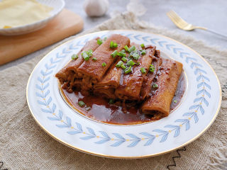 19、豆皮金针菇卷,开动啦。