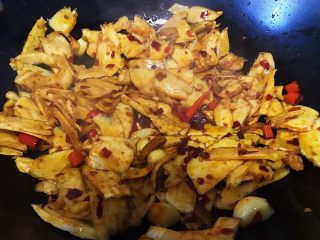 10、下酒神器:麻辣牛板筋,混合均匀(这边就不需要额外再加生抽和酱油了)