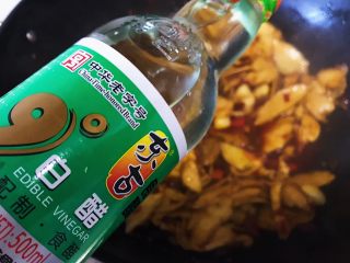 12、下酒神器:麻辣牛板筋,加几滴白醋(加白醋是为了使板筋更容易煮烂 也可以放适量食用小苏打)