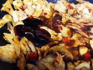 13、下酒神器:麻辣牛板筋,适量蚝油(一般煮菜我都用蚝油代替了食盐 鸡精 和生抽 )