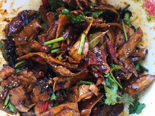 21、下酒神器:麻辣牛板筋,混合搅拌均匀即可