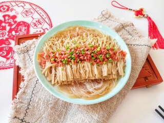 17、粉丝蒸金针菇,味道也是棒棒哒!。