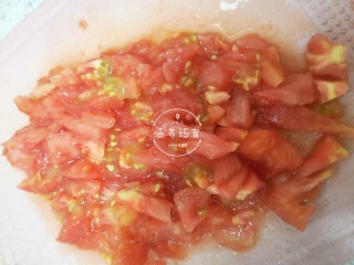 4、茄汁香辣板鸭（潮汕炒鸭脯）,烫好的番茄去皮剁碎