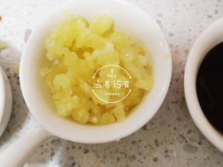 5、茄汁香辣板鸭（潮汕炒鸭脯）,蒜片压成蒜泥