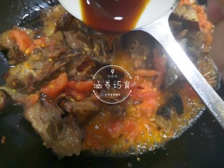 12、茄汁香辣板鸭（潮汕炒鸭脯）,加入酱油