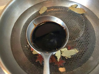 6、“英雄套餐”—下酒菜酱牛肉,放一大勺生抽。