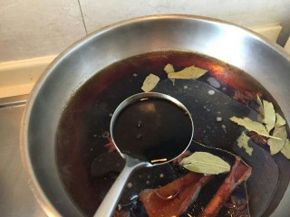 7、“英雄套餐”—下酒菜酱牛肉,再放一大勺老抽。