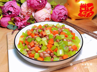 15、凉拌芹菜花生米,非常解油腻哟！