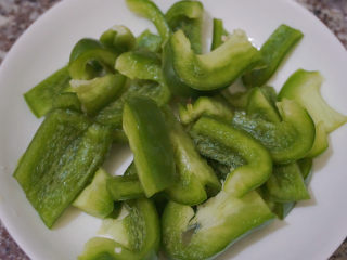 12、青椒炒猪肝,最后切成小段