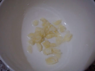 13、青椒炒猪肝,准备好蒜泥