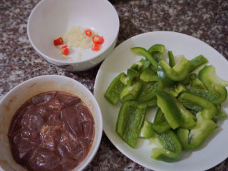 16、青椒炒猪肝,这样前期就准备好啦