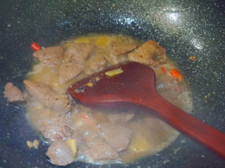 20、青椒炒猪肝,加入少量清水，大火焖煮3-5分钟