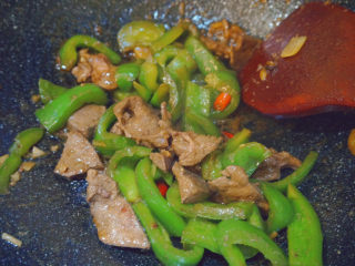 23、青椒炒猪肝,等待收汁就可以上锅啦