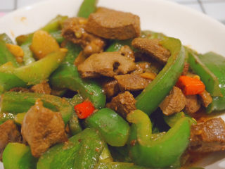 24、青椒炒猪肝,色泽鲜艳，也好吃