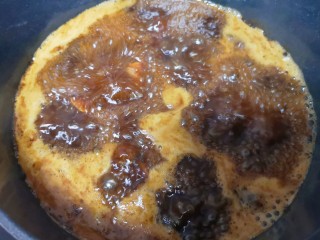 8、凉拌鸡胗,大火烧开以后转中火煮15分钟关火（不要煮时间太长，鸡胗会发硬）。