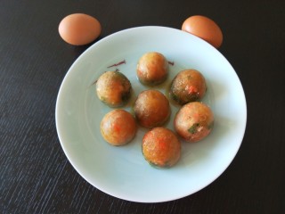 16、混蛋猪皮冻  新文美食,可以直接食用，也可以和皮蛋一样切成四半。