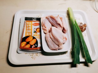 1、奥尔良鸡翅,食材准备好