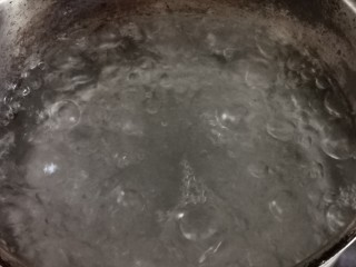 2、十年陈皮扣肉（回味无穷）,烧开水