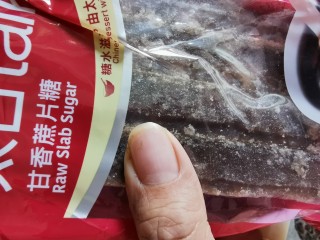 6、十年陈皮扣肉（回味无穷）,我选用片糖，也可以用冰糖。片糖味道甘香，冰糖清香。