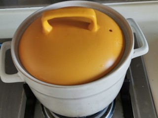 11、十年陈皮扣肉（回味无穷）,煮开后，收小火扣煮1.5-2小时。