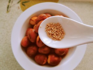 14、红烧鹌鹑蛋,趁热撒上熟芝麻