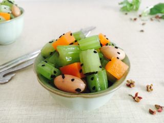 20、爽口开胃小凉菜 花椒油炝芹菜,成品图