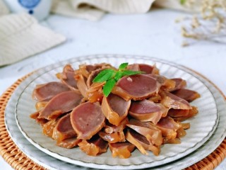 15、凉拌鸡胗,不油不腻,有促进消化、养胃的作用。