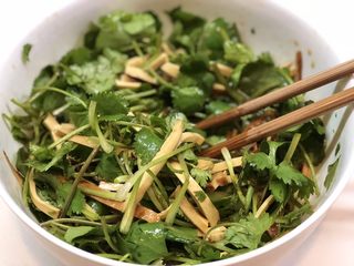 15、椒麻香菜干丝,完全拌均