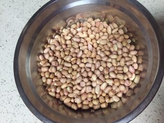1、重庆多味花生,准备花生粒