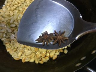 8、重庆多味花生,放入八角