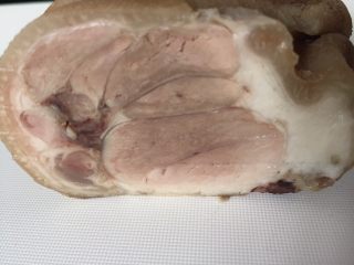 15、夏日凉菜—白切猪肘,冷藏至第二日拿出是非常紧实的