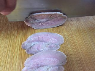 16、夏日凉菜—白切猪肘,肘子切薄片