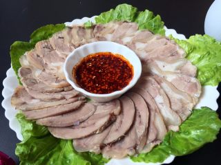 20、夏日凉菜—白切猪肘,端上桌，品尝一口，肉质脆嫩，鲜香适口