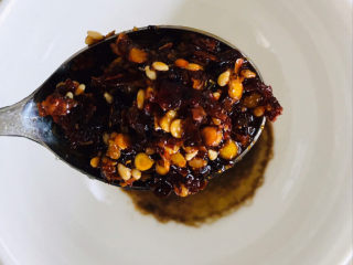 18、凉拌千张,一勺辣椒油(辣椒油是提前做好的)