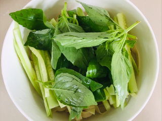 21、凉拌千张,放金介~