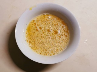 7、脆皮日本豆腐,搅拌均匀