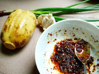 1、凉拌莲藕  #健康美颜餐#,准备食材