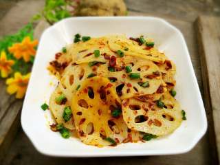 5、凉拌莲藕  #健康美颜餐#,搅拌均匀即可食用