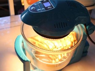 7、香辣炸卤羊排,炸15分钟，表皮酥脆即可